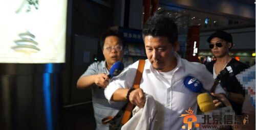 柯震东父亲是谁 柯义浤曾陪儿子出演那些年