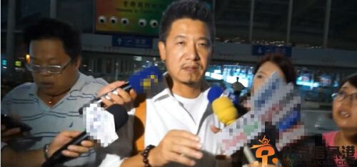 柯震东父亲是谁 柯义浤曾陪儿子出演那些年