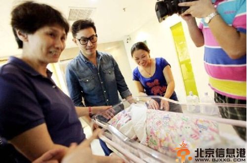 沙溢老婆胡可个人资料 二胎产子揭儿子近照