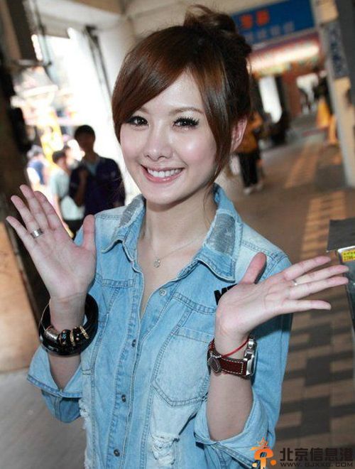 安心亚透视比基尼照片遭热搜 揭全裸c字裤写真