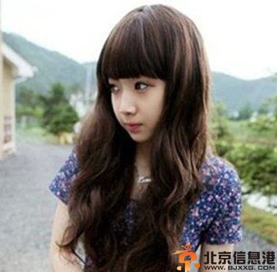 波浪卷长发烫发发型图片 随性自然女生发型