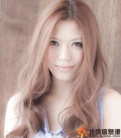 波浪卷长发烫发发型图片 随性自然女生发型