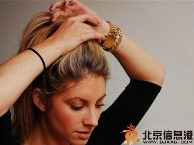 无刘海马尾辫的扎法图解 年轻十岁不是梦