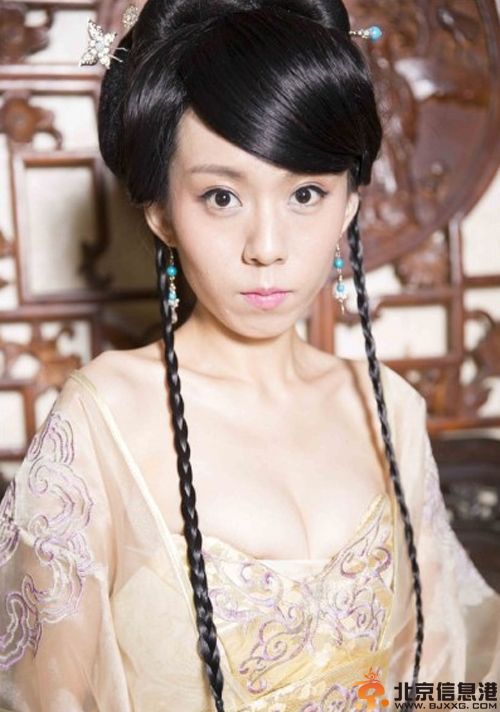嫩模刘希儿露乳贴走光图片 国战水浒饰演李师师