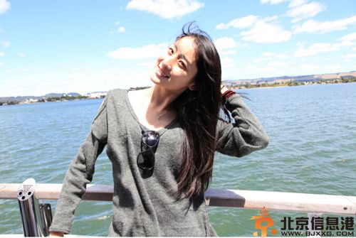 浦汐清微博个人资料私房照 被赞青奥最美引导员