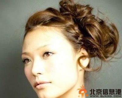 赏析韩式花苞头扎法图解 让你轻松变甜美小公主