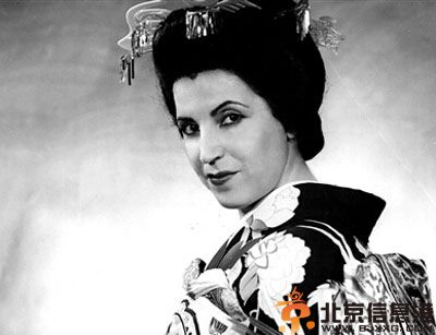 蝴蝶夫人莉奇亚·阿尔巴尼斯去世 揭其资料照片