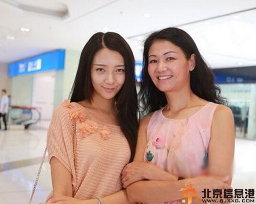 新疆蔺红梅周文婷资料照片 胸模大赛母女对决