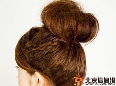 赏析韩式丸子头的扎法图解 让你气质提升十倍