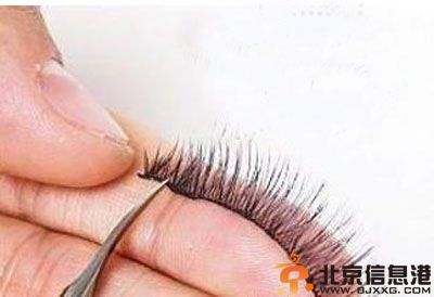 分享假睫毛的贴法图解 让你的眼睛瞬间放大无数倍