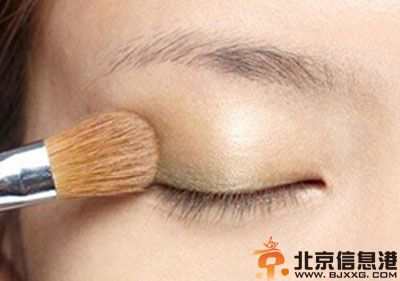 单眼皮眼妆怎么画 单眼皮女孩眼妆画法步骤图解