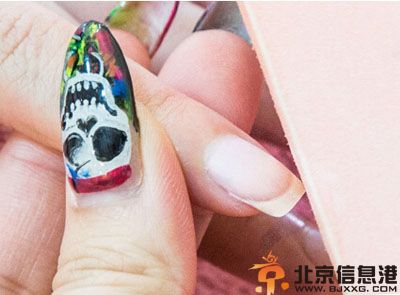 法式美甲步骤图解 让指尖也感受法式浪漫