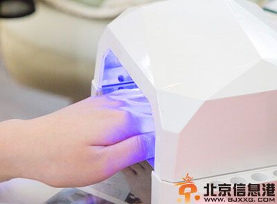 法式美甲步骤图解 让指尖也感受法式浪漫
