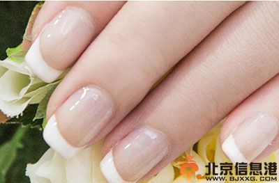 法式美甲步骤图解 让指尖也感受法式浪漫