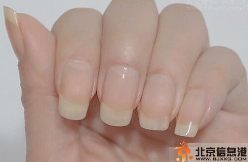 新娘美甲步骤图片 让你在婚礼上更闪耀