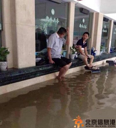 搞笑图片看我的烈焰红唇 差不多就是那个意思