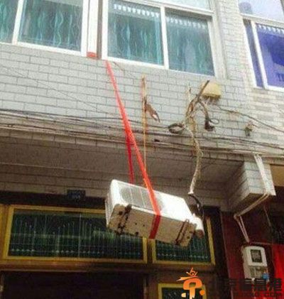 搞笑图片女有齐B短裙 男有齐蛋短裤