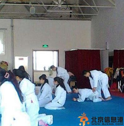 内涵亮点图送福利 这个雕像我有点看不懂