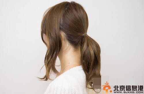 减龄丸子头的扎法图解 打造甜美减龄丸子头