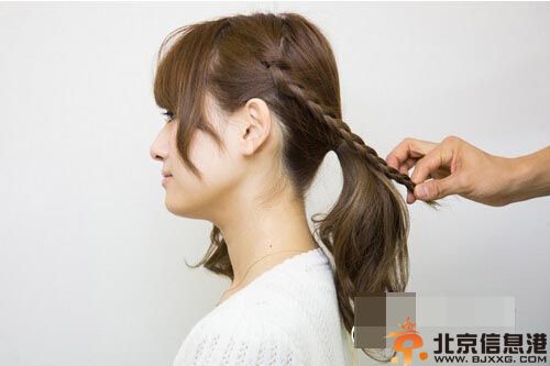 减龄丸子头的扎法图解 打造甜美减龄丸子头