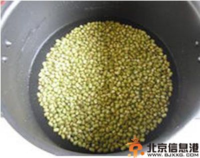 教你自制绿豆糕的做法 好吃又好看呢