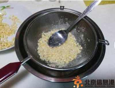 教你自制绿豆糕的做法 好吃又好看呢