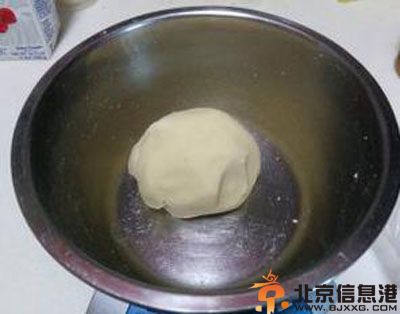 教你自制绿豆糕的做法 好吃又好看呢