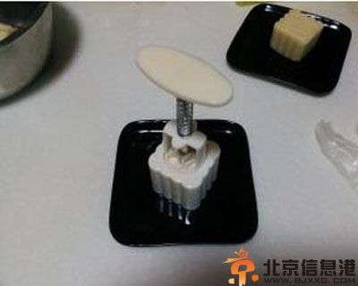 教你自制绿豆糕的做法 好吃又好看呢