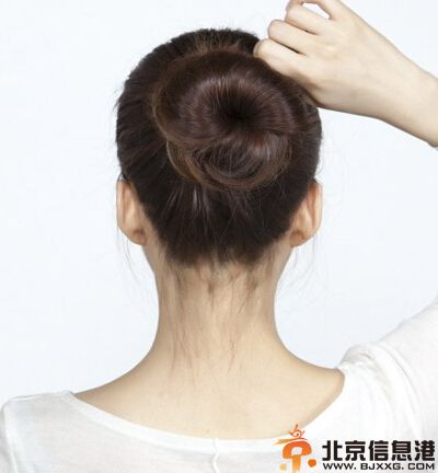 韩式丸子头扎法图解 简单又清爽