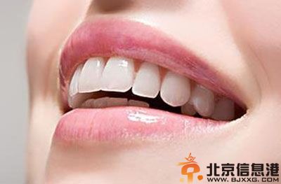 教你唇部护理步骤 让你拥有水灵灵的双唇