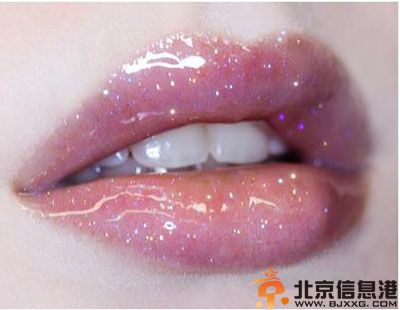 教你唇部护理步骤 让你拥有水灵灵的双唇