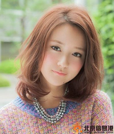 短发梨花烫发型图片 做甜美百变小天后