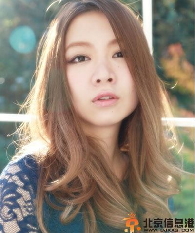 长发梨花烫发型图片 为你勾勒出小v脸