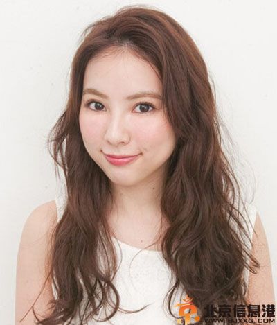 夏天盘发步骤图解 清爽夏日里展现甜美气质