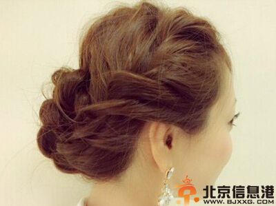 韩式盘发教程图解 长卷发盘发步骤图解