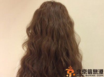 韩式盘发教程图解 长卷发盘发步骤图解
