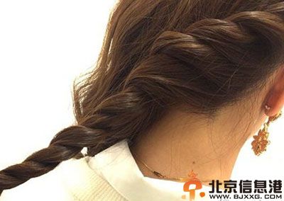 韩式盘发教程图解 长卷发盘发步骤图解