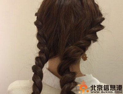 韩式盘发教程图解 长卷发盘发步骤图解