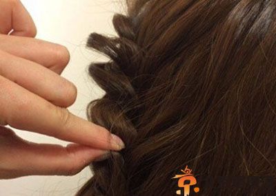 韩式盘发教程图解 长卷发盘发步骤图解