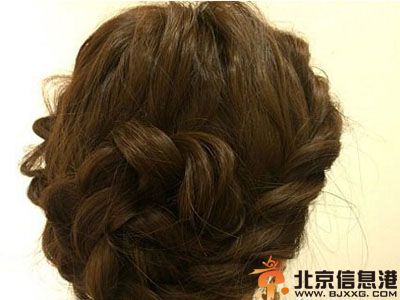 韩式盘发教程图解 长卷发盘发步骤图解