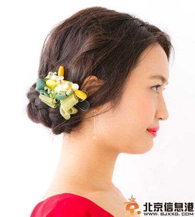 盘发教程图解步骤 打造日系甜美优雅盘发