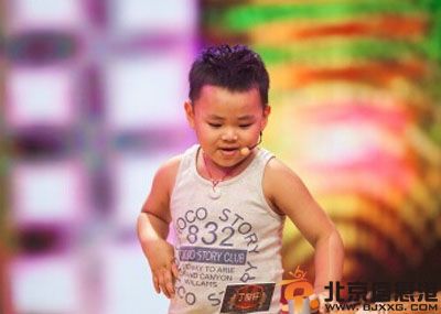 工地萌娃丁俊轩资料照片 妈妈林聪父亲丁平受关注