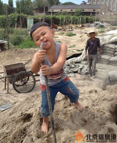 工地萌娃丁俊轩资料照片 妈妈林聪父亲丁平受关注
