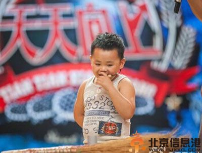 工地萌娃丁俊轩资料照片 妈妈林聪父亲丁平受关注