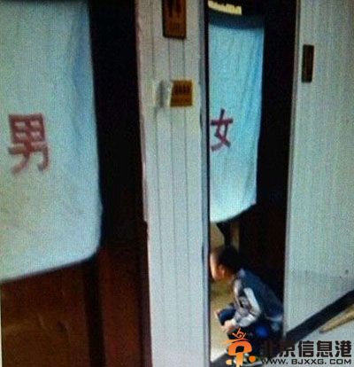 搞笑图片好形象的雕塑 这是个有故事的妹子