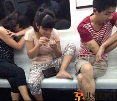 亮点图女生为什么养兔子 可以光明正大买萝卜