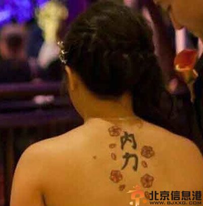 内涵笑话单纯的女孩 怎么咱班男生都穿一样裤衩