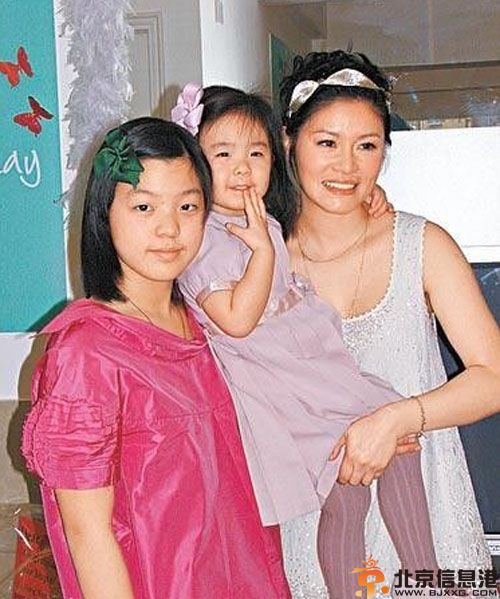钟镇涛老婆范姜个人资料 娶小19岁妻曝女儿照片
