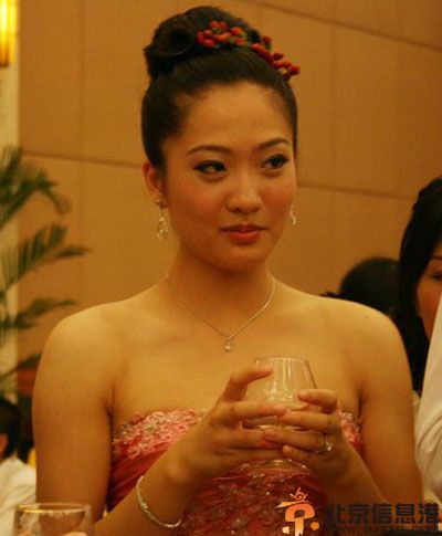 朱芳雨前妻胡美个人资料 朱芳雨出轨致婚姻破裂