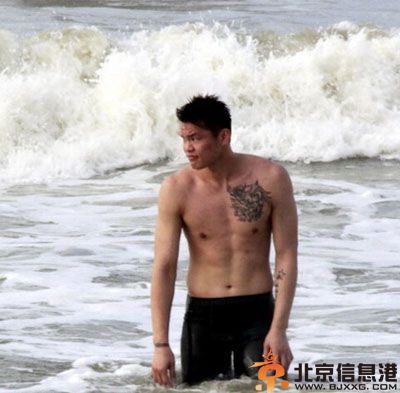 朱芳雨纹身照片集 朱芳雨打架斗殴视频图及详情